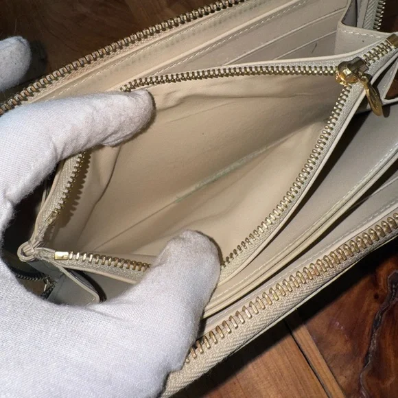 Louis Vuitton monogram, patent leather vintage zippy wallet with unbranded chain - Picture 9 of 17